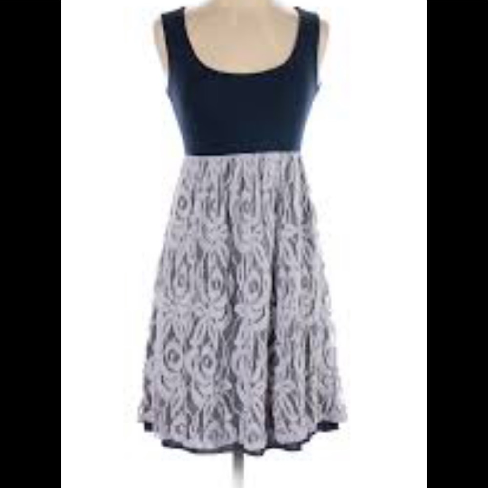 sleeveless blue & white lace dress
